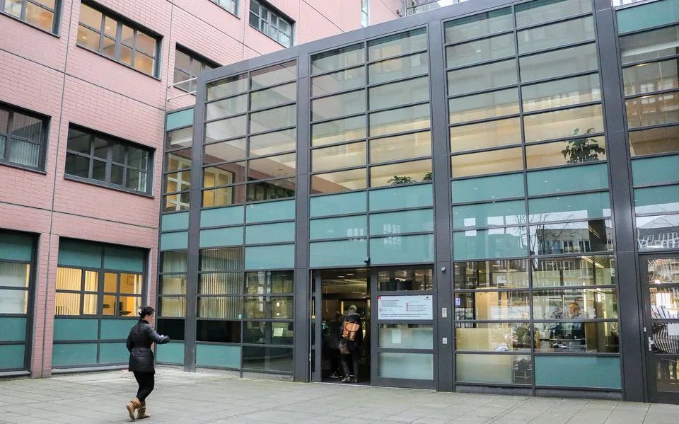 Man (58) uit Sneek krijgt voorwaardelijke gevangenisstraf na bedreiging en gijzeling curator