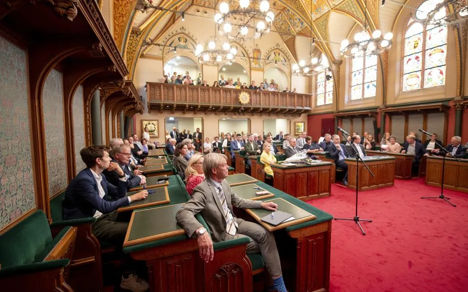 Gekmakende stukkenstroom houdt burger weg bij democratie | LC commentaar