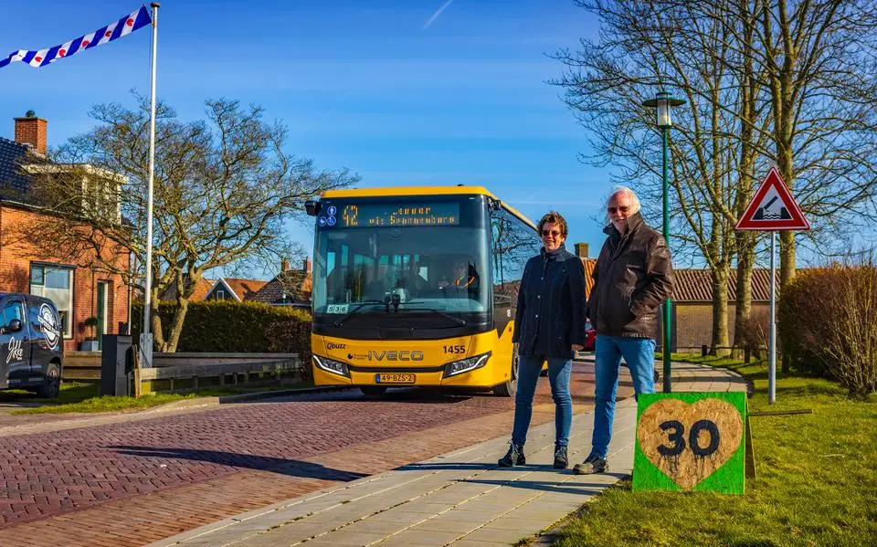 Nijesyl verlost van twee van de vier omgekeerde drempels. Alleen bij grens bebouwde kom blijven ze