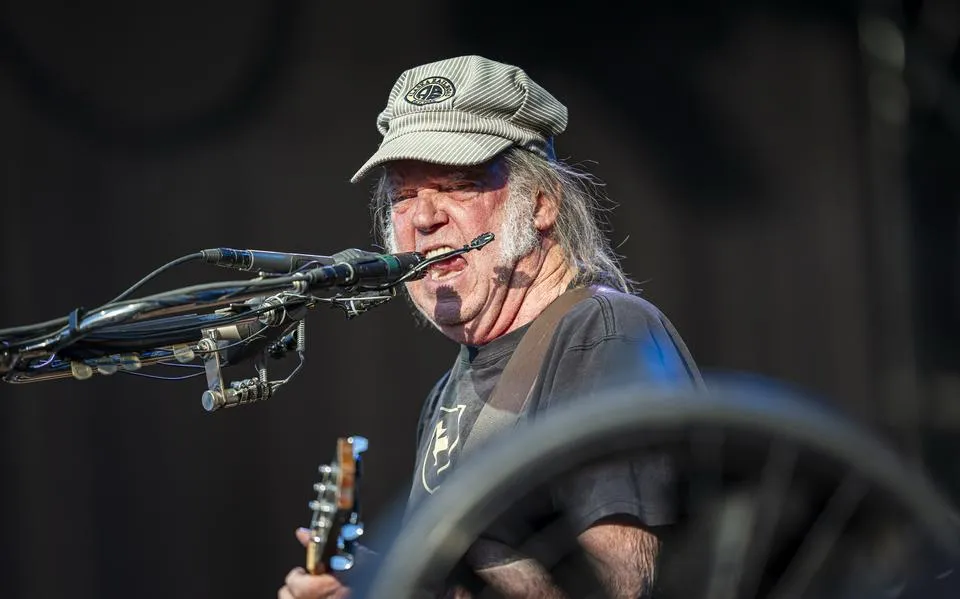 Alec (21) uit Nieuwehorne ziet hoe Neil Young Stadspark in Groningen in vuur en vlam zet