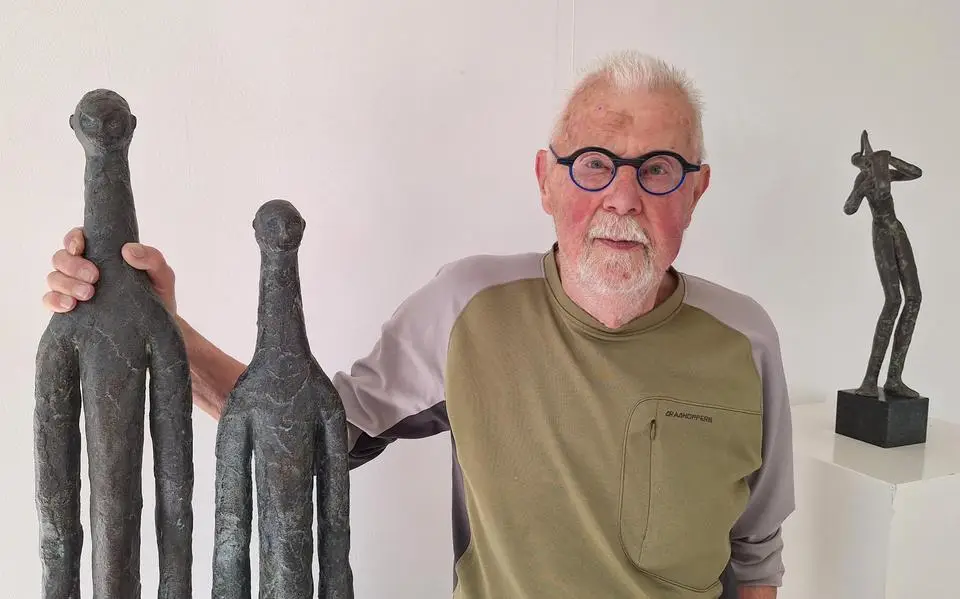 Kunstenaar Jitse Sikkema (82) uit De Wilgen ‘knokt’ met klei