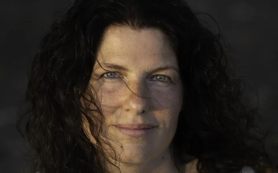 Esther Kokmeijer uit Dokkum is gefascineerd door ijsbergen: ‘Eerste keer Antarctica voelt als thuiskomen’