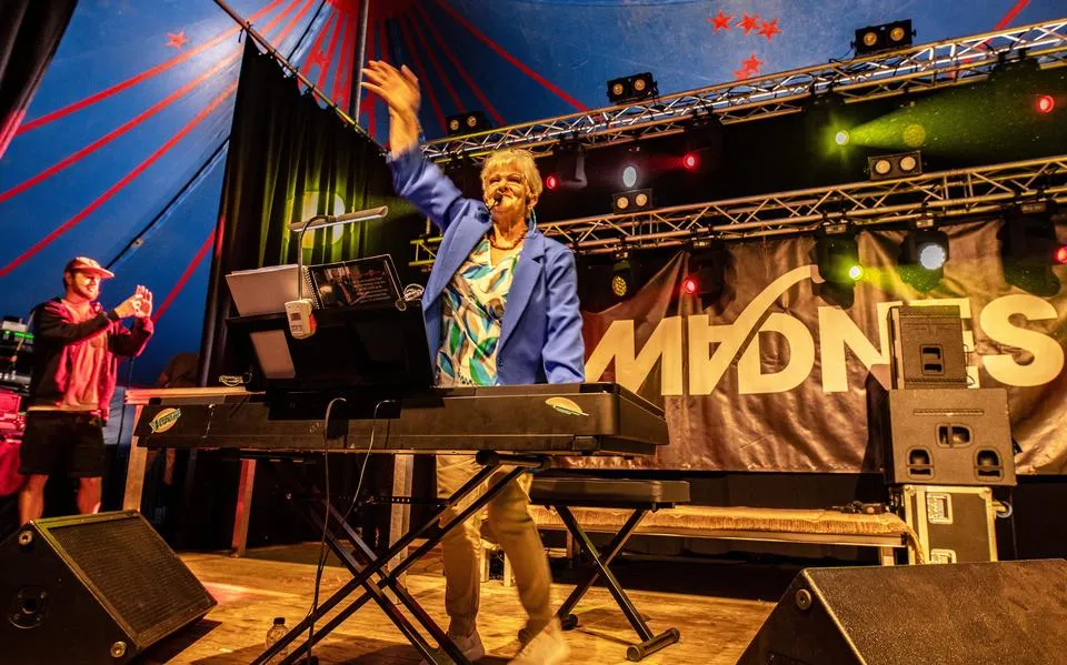 Actiefestival MadNes op Ameland: de vibe is de hoofdact, en die maken we met zijn allen op het strand