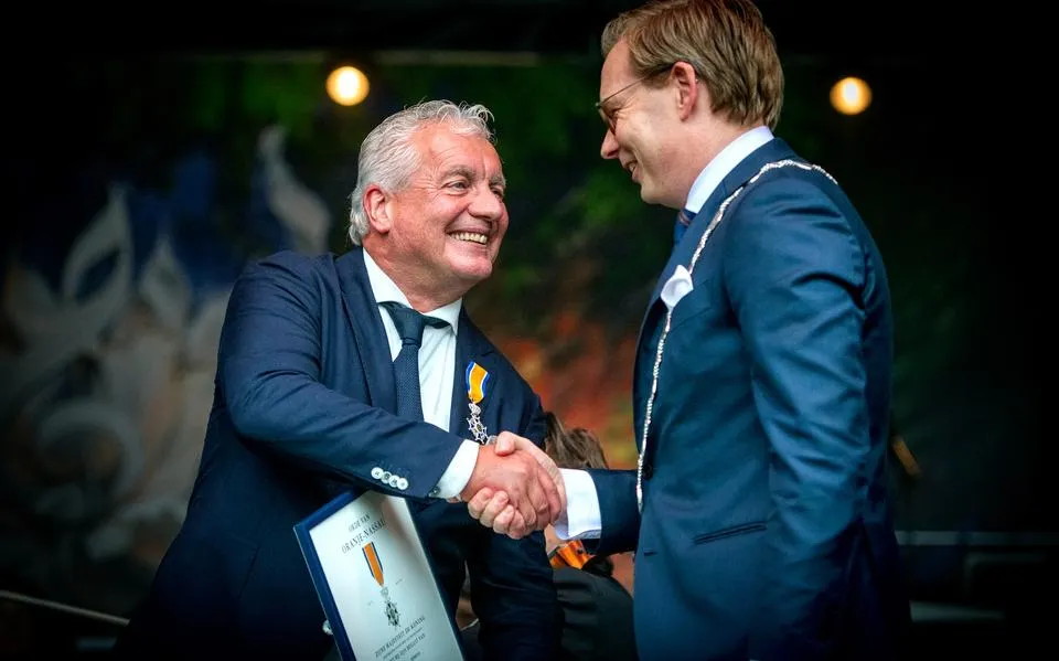Ridder én afscheid: Marc van Gulick sluit tijd Lauswolt af met lintje. ‘Man met een groot hart’