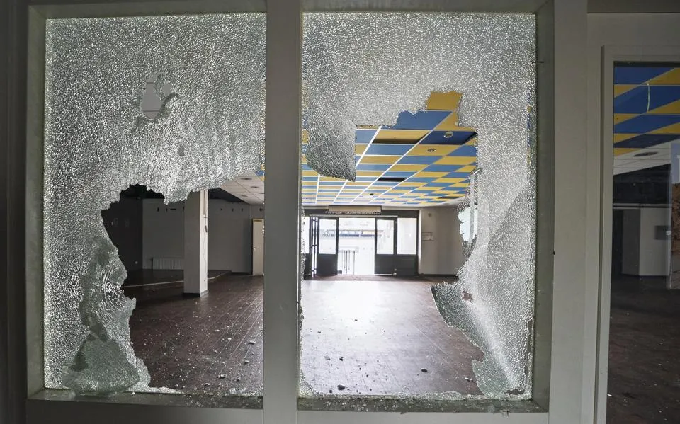 Glas knispert en gasleiding lekt in oude Cambuurstadion na ‘afscheidsfeestje’