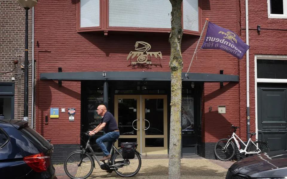 Theater de Koornbeurs in Franeker? Trek de stekker eruit | opinie