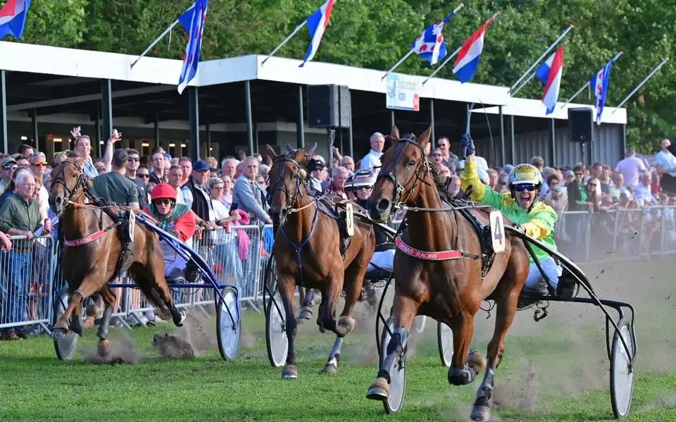 Hiltje Tjalsma wint matig bezette Gouden Swipe-race in Joure