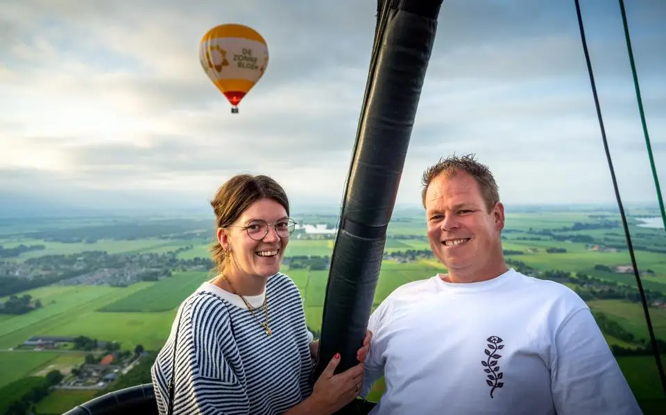Met hoogtevrees in een luchtballon. Fenna (28) uit Hommerts durfde het aan