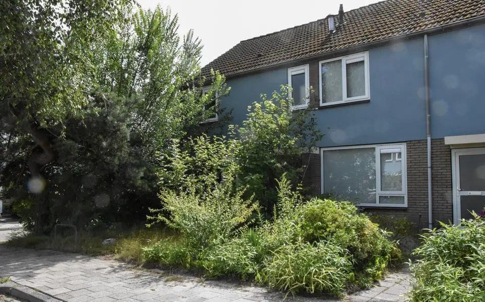 Vrouw ligt ‘mogelijk meerdere maanden’ dood in woning Assen. Inwonende dochter hield politie buiten de deur