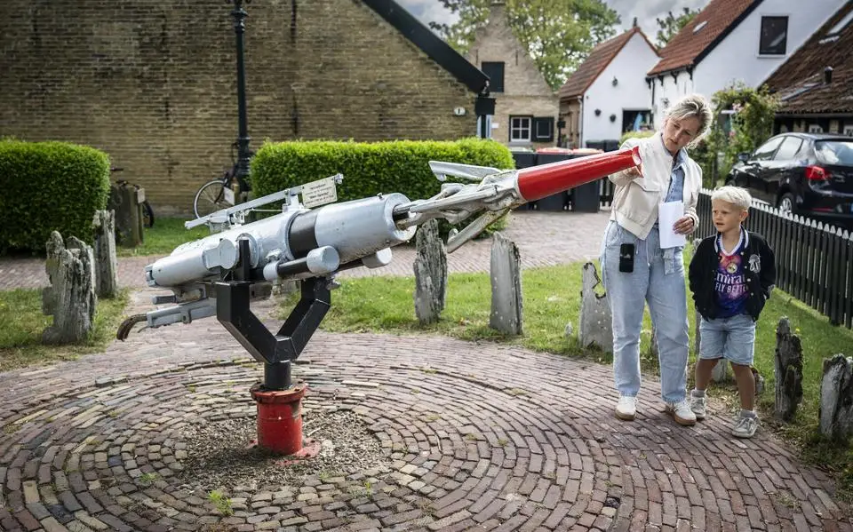 Op Ameland is de walvisvaart nog steeds levende geschiedenis. ‘Kijk, daar fietst Piet!’