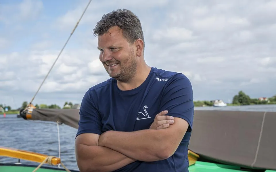 Wie van de vier nieuwe SKS-schippers vaart het beste? En wie drinkt het meeste bier?