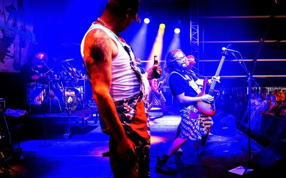 Het dilemma van het Veenhoop-festival: grote namen of louter feest? ‘It festival is like goed fan ús as fan de besikers’