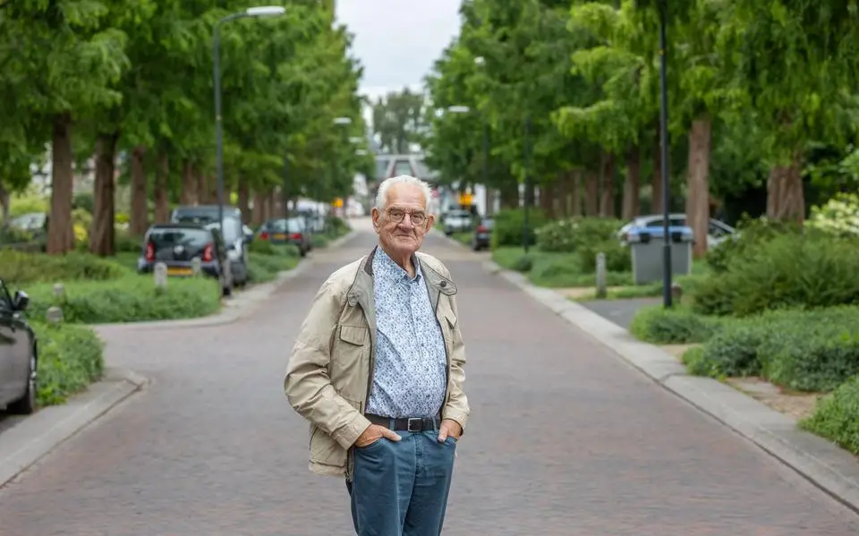 Te groot voor servet, te klein voor tafellaken. Noem Wolvega maar een plaats want een stad of dorp is het niet