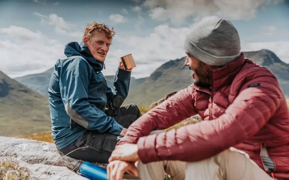 Acteur en oud-Leeuwarder Bart Harder over mannen in wandelfilm The North: ‘Stilzwijgend de berg op en af’