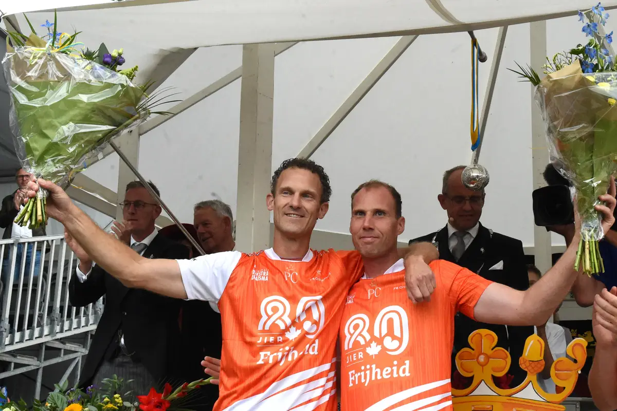 PC-afscheid met opgeheven hoofd voor kaatsiconen Van der Bos en Triemstra. ‘It is goed sa’