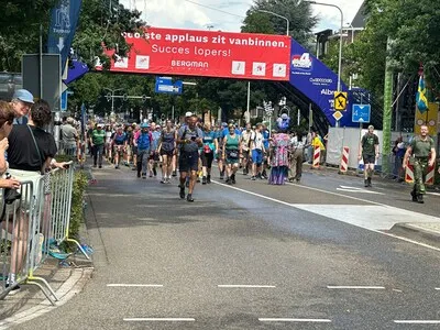 Regionale wandelaars op jacht naar felbegeerde kruisje tijdens 4Daagse