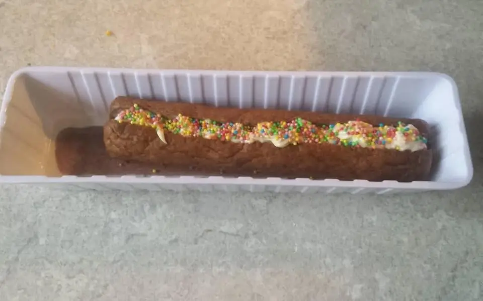 Net zoals het dakje op klinkers in Friese woorden, zit een topping op voedsel en heb je dus een slyndakje