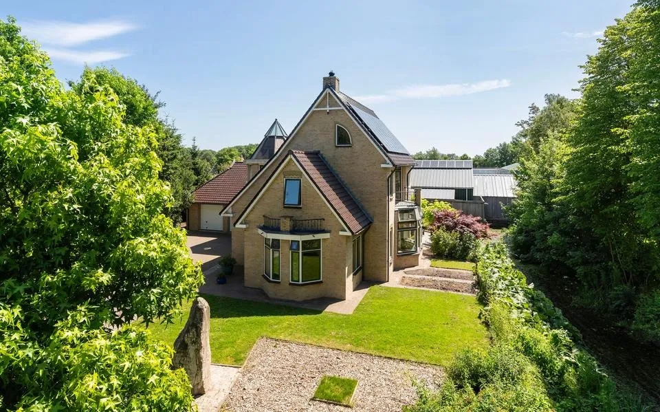 Het ‘Château du Dronryp’ zoekt een nieuwe eigenaar: ‘Zoiets hebben wij ook nog nooit verkocht’