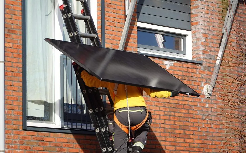 Elke kWh aan stroom moet eigenaar zonnepanelen vergoeding opleveren, zegt Consumentenbond