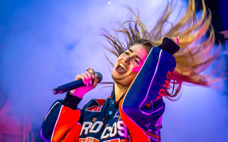 Roxy Dekker (20) laat voor het eerst het achterste van haar tong zien: ‘Ik lig huilend in bed’