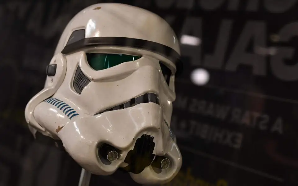 Stormtrooper-helm uit Star Wars-film voor 256.000 dollar geveild