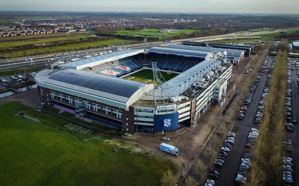 Heerenveen zet betaald parkeren bij Sportstad door en zoekt compensatie voor ondernemers in centrum