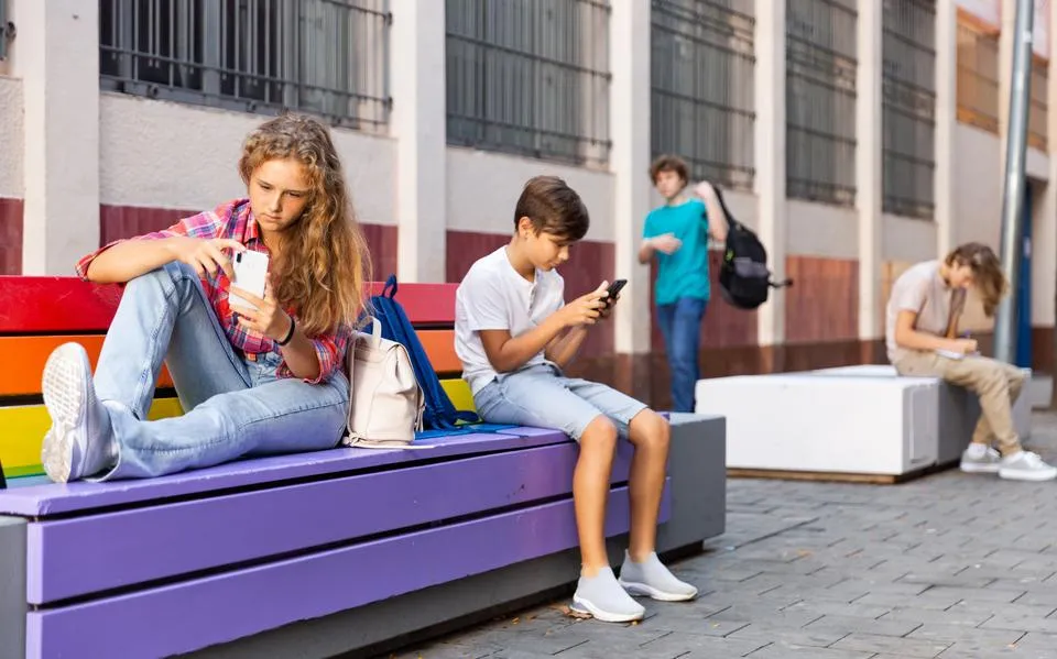Telefoonvrije school maakt de wereld niet kleiner, maar groter voor leerlingen | Opinie