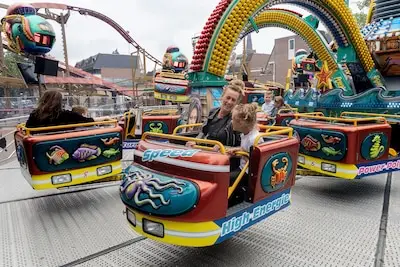 Eindeloos over de kop of romantisch speeddaten in de rups: spanning genoeg op de kermis in Best