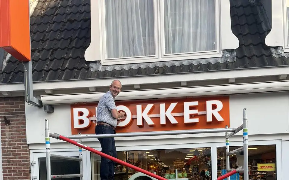 Opnieuw verdwijnt Blokker van de gevels: winkels in Burgum en Kollum breken met winkelketen