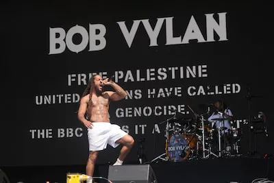 Punkband Bob Vylan treedt niet op in 013 na uitspraken over Israëlisch leger