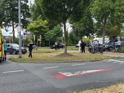 Scooterrijder en fietser botsen bij rotonde in Eindhoven