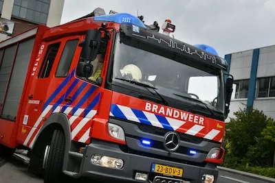 Auto in parkeergarage onder appartementencomplex in Eindhoven vat vlam