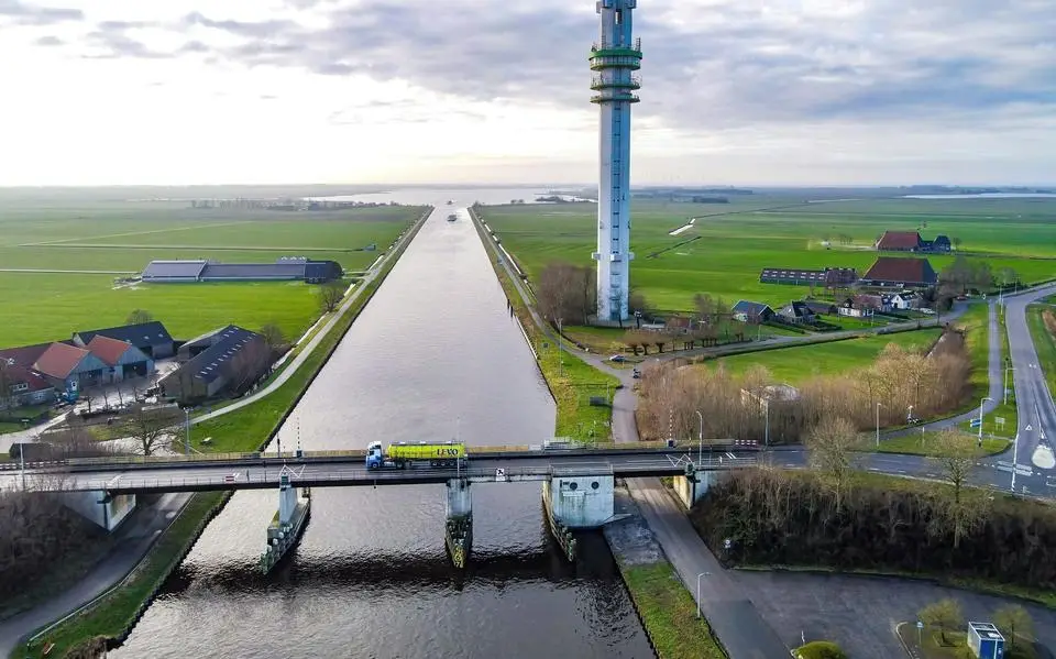 Rijkswaterstaat vreest meer Friese bruggen te moeten afsluiten. ‘Het is spannend bij Oude Schouw en Spannenburg’