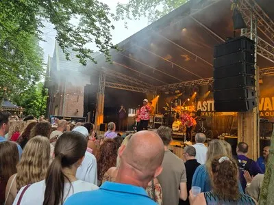 Volle bak bij kasteelfestival KommuS maar ze missen de jeugd wel