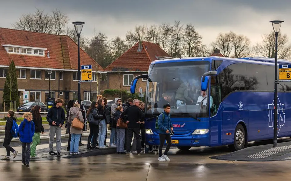 Friese ov-reiziger de dupe van bestuurlijk wensdenken: tijd voor verbetering | opinie