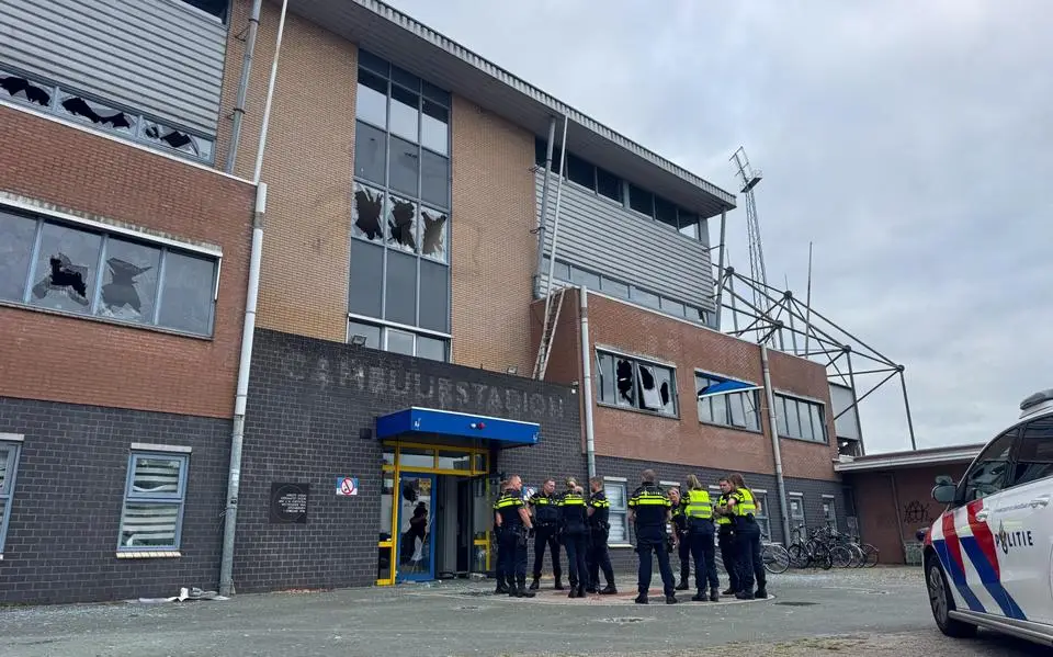 Politie koos voor de-escalatie bij vernielingen oude Cambuurstadion