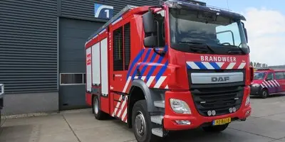 Brandweer Budel geeft auto’s tijdens carwash vipbehandeling