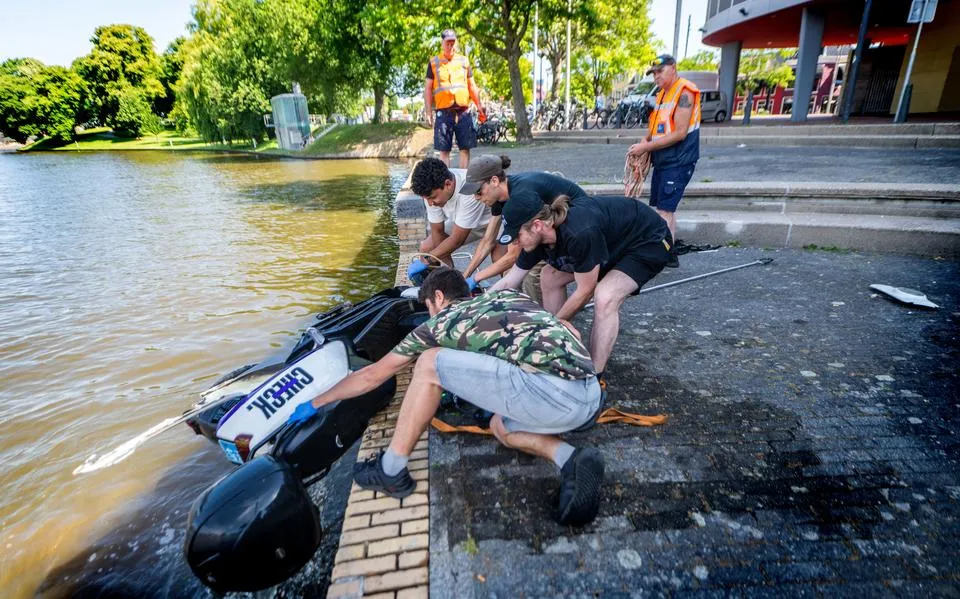 Hoe komen thuis- en buitenwerkers deze werkdag door in Leeuwarden? 'Het is uitzonderlijk warm'