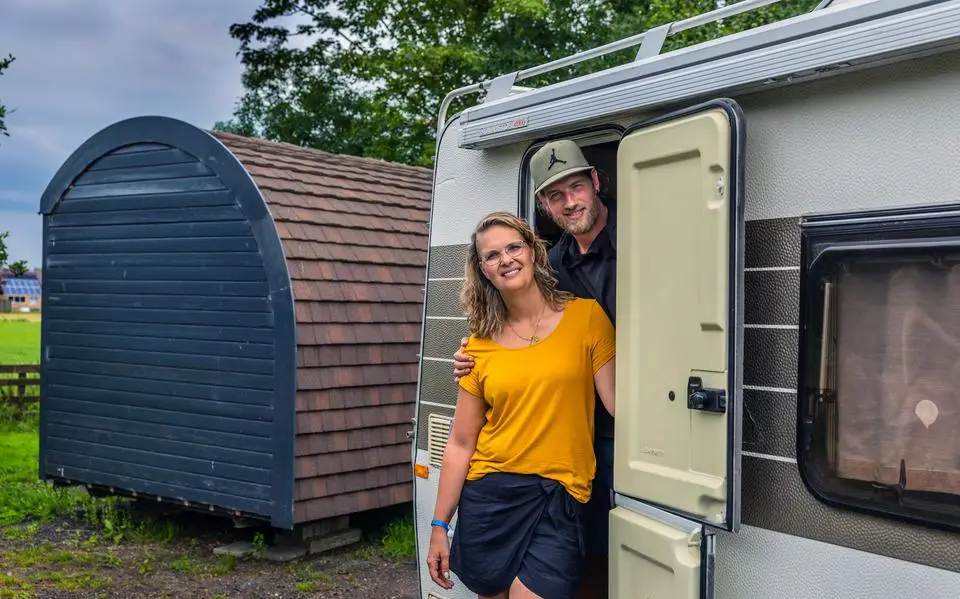 Christa en Sander hebben een huisje op wielen. ‘Wij gebruiken de camper voor alles’