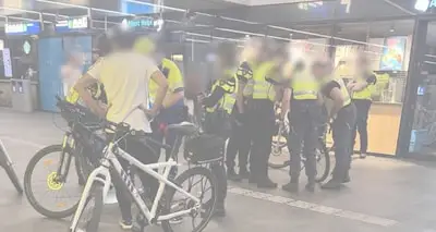 Tilburger vermoedelijk gestoken, waarna hij naar NS-personeel fietst voor hulp