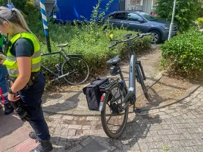 Fietsers botsen in Helmond, een persoon naar het ziekenhuis