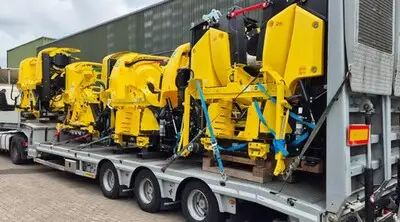 Politie vindt oplegger met vier dure landbouwmachines in Eindhoven, mogelijk gestolen