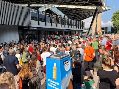 Demonstranten slaan op potten en pannen om einde hongersnood in Gaza te eisen