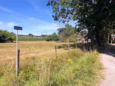 Bewoners in Eindhovens gehucht boos over ‘hufterhui­zen: ‘We wonen hier voor de rust’
