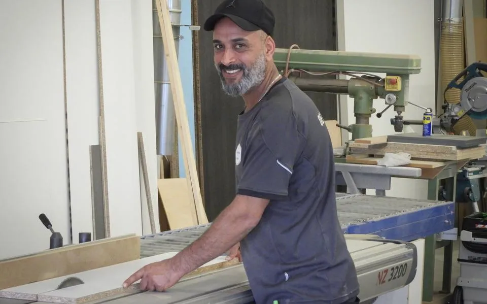 Misdaden van sommige Syriërs raken meubelmaker Abdullah (40) uit Dokkum in zijn werk