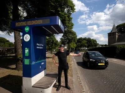 Vraagtekens bij het nut van de liftzuil. ‘Ik heb er oprecht nog nooit iemand zien staan’