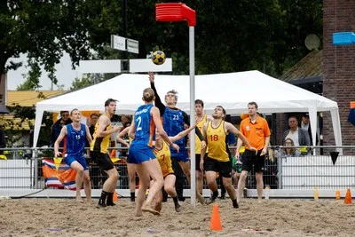 Beachkorfballers oefenen voor World Games: ‘Al zijn we favoriet, de verschillen zijn klein’