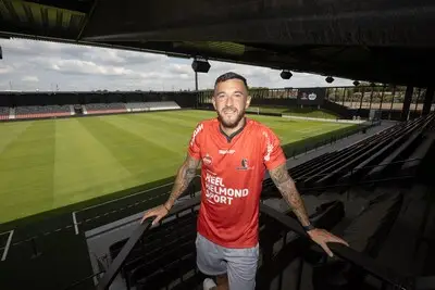 Dankzij het advies van ‘een klein zaakwaarnemertje’ speelt Llonch nu bij Helmond Sport: ‘Mijn dochter was me flink aan het pushen’