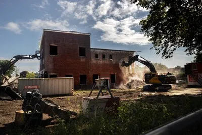 Sloop oud PNEM-kantoor in Helmond: verkoop 47 woningen start eind dit jaar