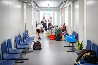 Warm welkom voor eerste groep asielzoekers op nieuwe opvanglocatie Eindhovenseweg
